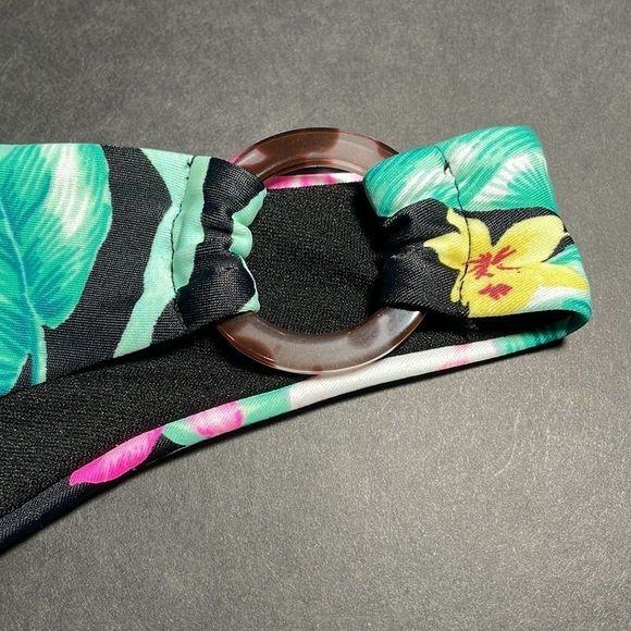 Cheeky black floral bikini bottom with ring design in women’s size small - Picture 5 of 7